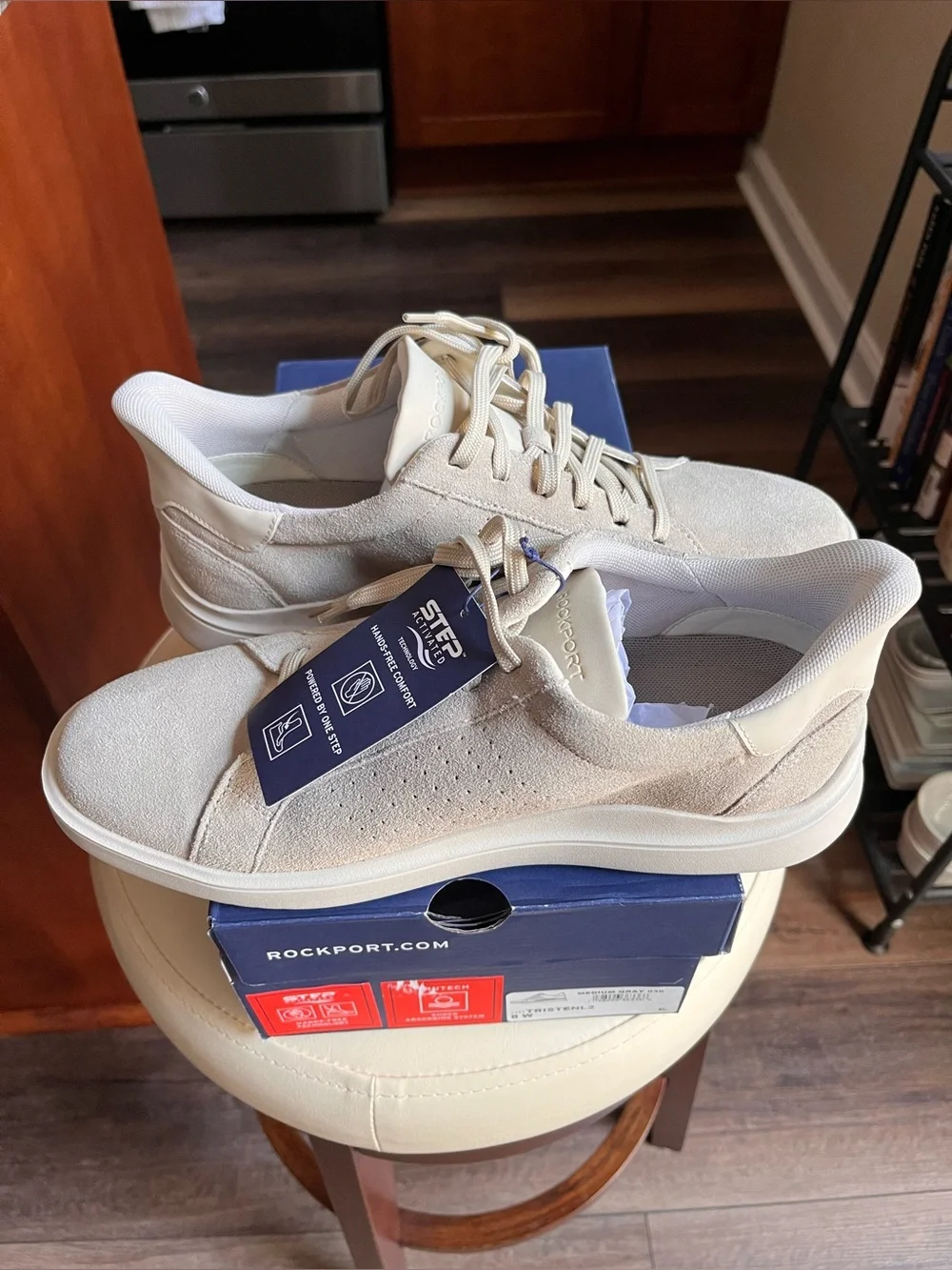 Rockport Men's Casual Lace-Up Sneakers in Light Grey! Size 8 wide! NIB! Comfy!